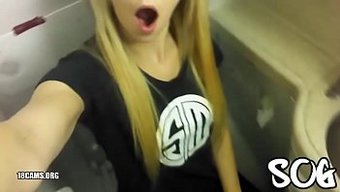 真正的业余金发女郎被...