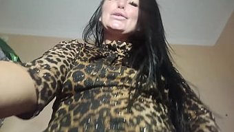 与大屁股熟女激烈的面部操