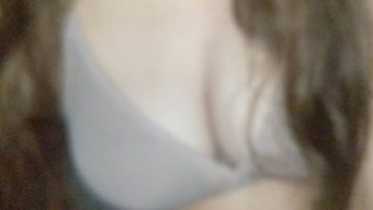 印度少女的大自然乳房...