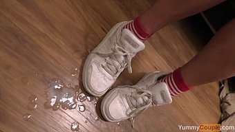 看着一个熟女得到了她...