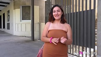 欧洲大学女孩在假三人...
