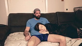 继母和继子在自制色情...