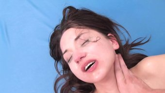 俄罗斯美女的大乳头被...