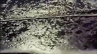 经典美国色情视频中的...