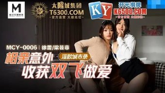 亚洲女孩在群交中口交...