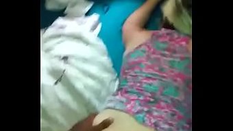吸吮和骑乘在业余团体...