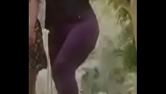 印度女孩在色情片中被挑逗