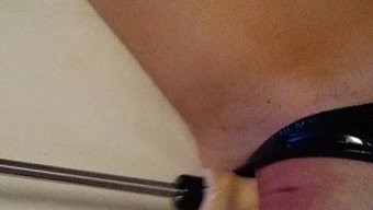 18岁的荡妇喜欢在乳...