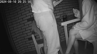 一个已婚女人与她丈夫...