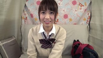 女孩被拿来自慰器,要...