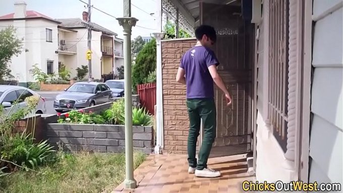 素人情侣,包括我女友,在床上疯狂做爱,真实素人自拍视频