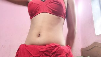 感性的18岁印度女孩...