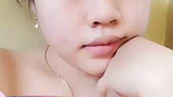 亚洲美女被舔屁股并被操
