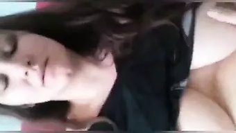 奥黛丽的大自然乳房被...