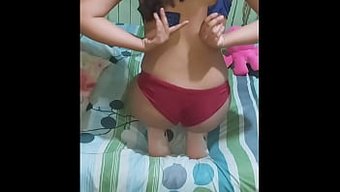 丰满的校女要求阴茎并...