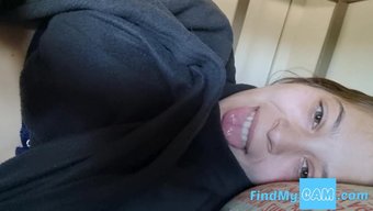 大奶金发女郎在网络摄...