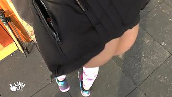 少女(18+)在公共...
