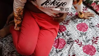 18岁的印度少女在铁...