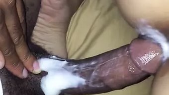 与惊人的亚洲美女的cfnm