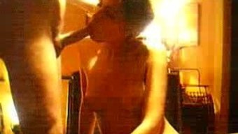 塞尔维亚妓女在行动:...