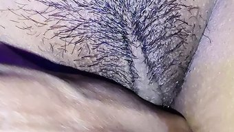 女友惊人的阴道手指插入高潮