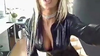 德国美女的大天然乳房展示