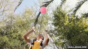 升级亚洲女孩:团队努力
