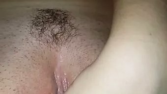 奥地利女学生用震动棒自慰
