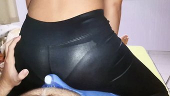 乳胶宝贝得到了一个湿...
