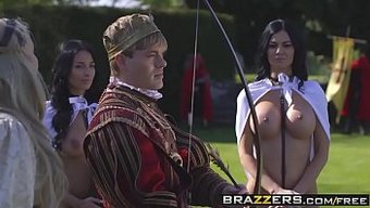 丝袜和大胸部在炫耀场景中