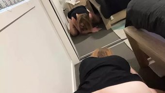 哥特式女孩用假阳具享...