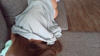 胸部丰满的俄罗斯少女...