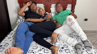 朋友女友的背后就在眼...