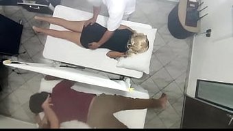 业余情侣在视频中记录...