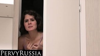 继女和继父用三人行惊喜妈妈