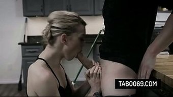 在私人女佣轮班期间,...