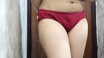 18岁的印度少女被手...