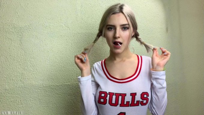 性欲旺盛的少女eva Elfie在勾引她的同学后被精液覆盖