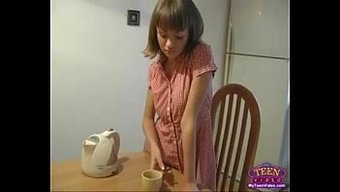 用玩具自慰,同时挑逗