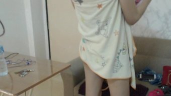 为大乳头继女口交和面部射精