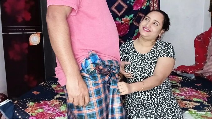 印度家庭主妇被操得大奶子里射了