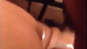 黑人美女在业余视频中...