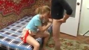 18+少女喜欢每个洞...