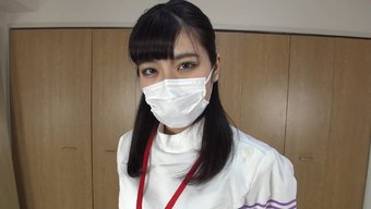 亚洲护士的口交和骑乘动作