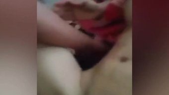 欧洲女孩在口交中感受到快感