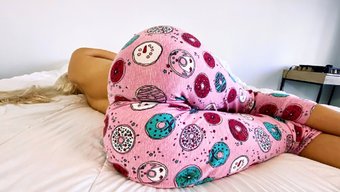 继母醒来后发现儿子的硬阴茎