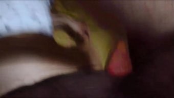 妻子和屁股被大自然的乳房操