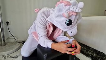 棕色头发的独角兽熟女...