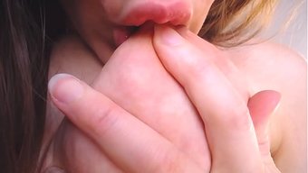 Asmr体验:特写丰...