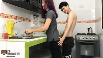 熟女继母手淫并被内射